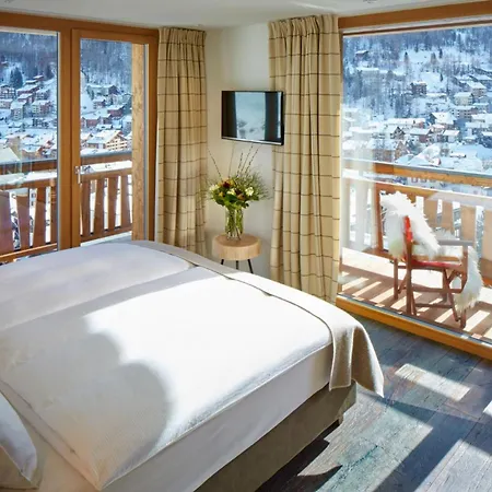 With Fascinating Views Over Appartement